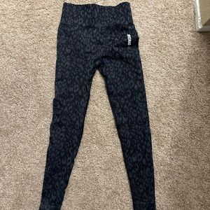 Gymshark animal Adapt Leopard Print in Black